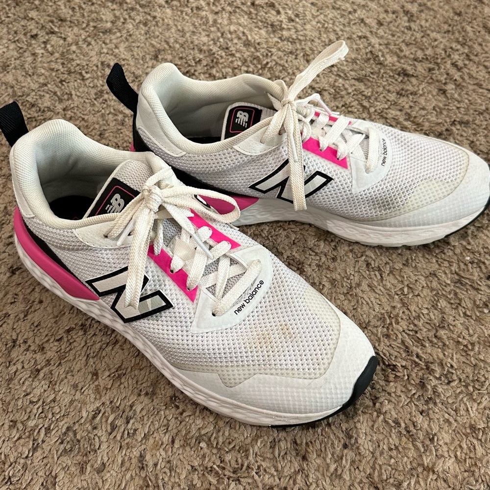 Women’s new balance size 9 tennis shoes